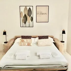 https://golden-leaf.italymilanhotels.net